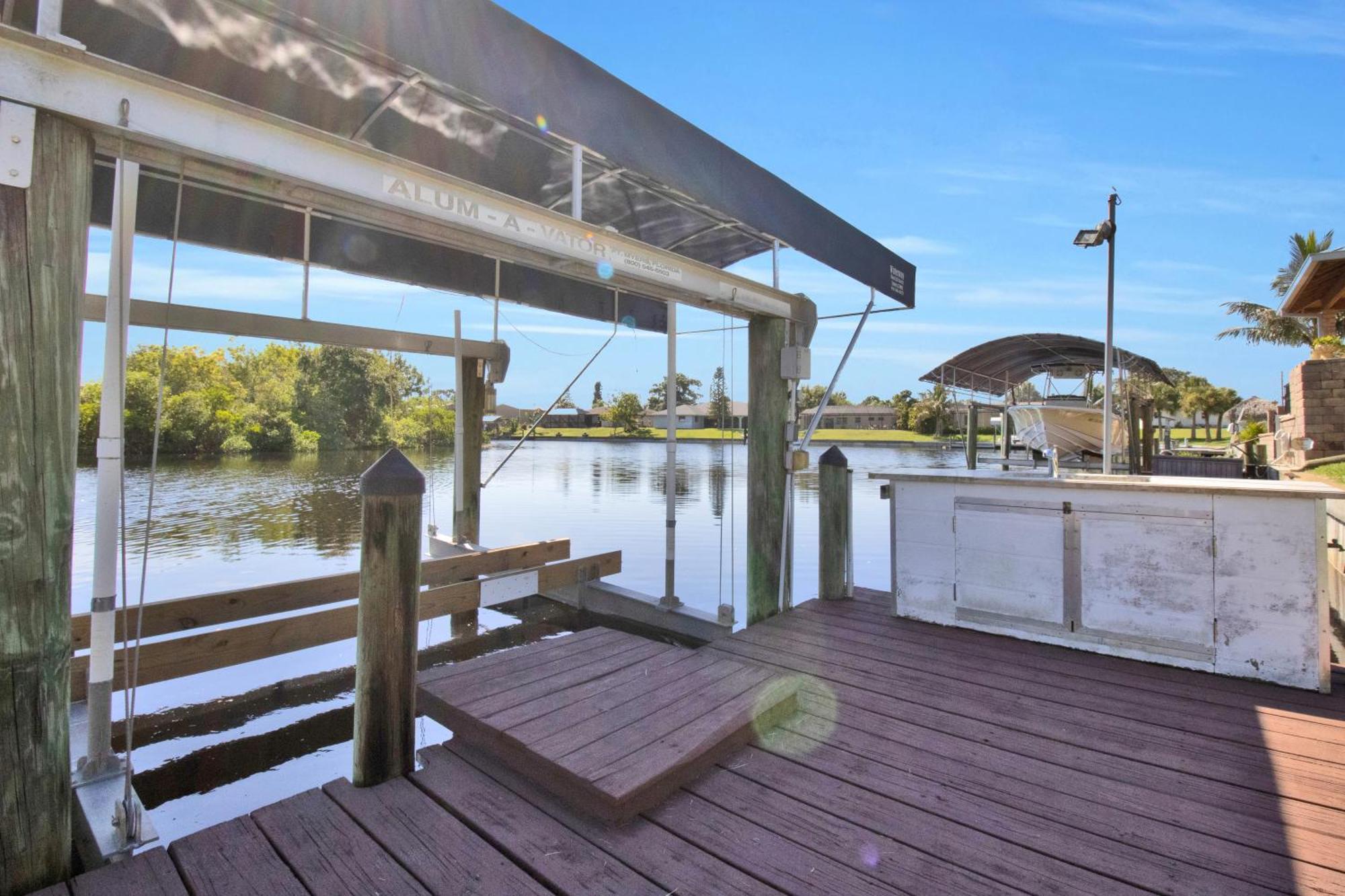 Villa Pet Friendly Canal Front 3-bedroom Grand With Pool, Linai And Dock *