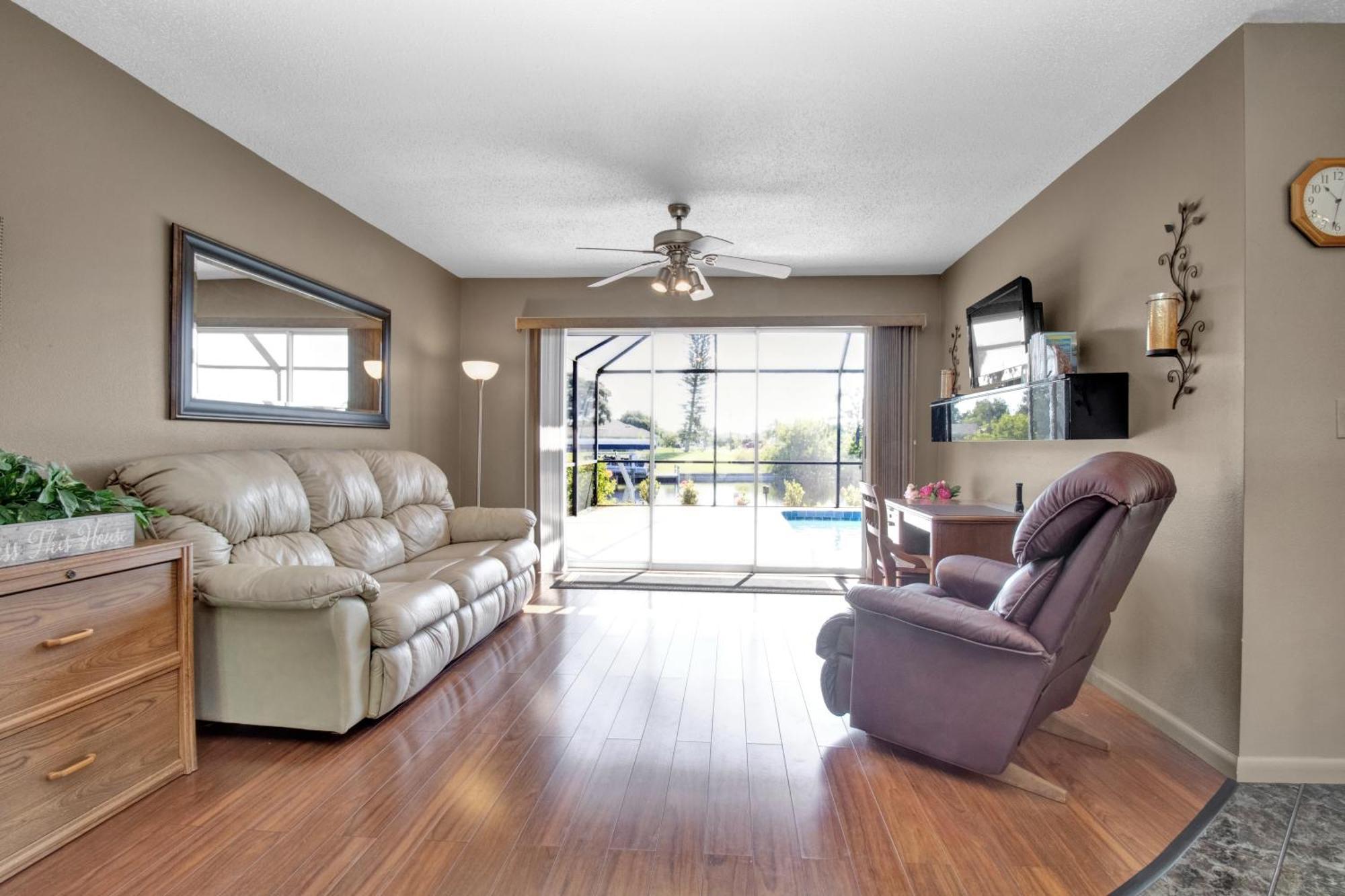Pet Friendly Canal Front 3-bedroom Grand With Pool, Linai And Dock Villa