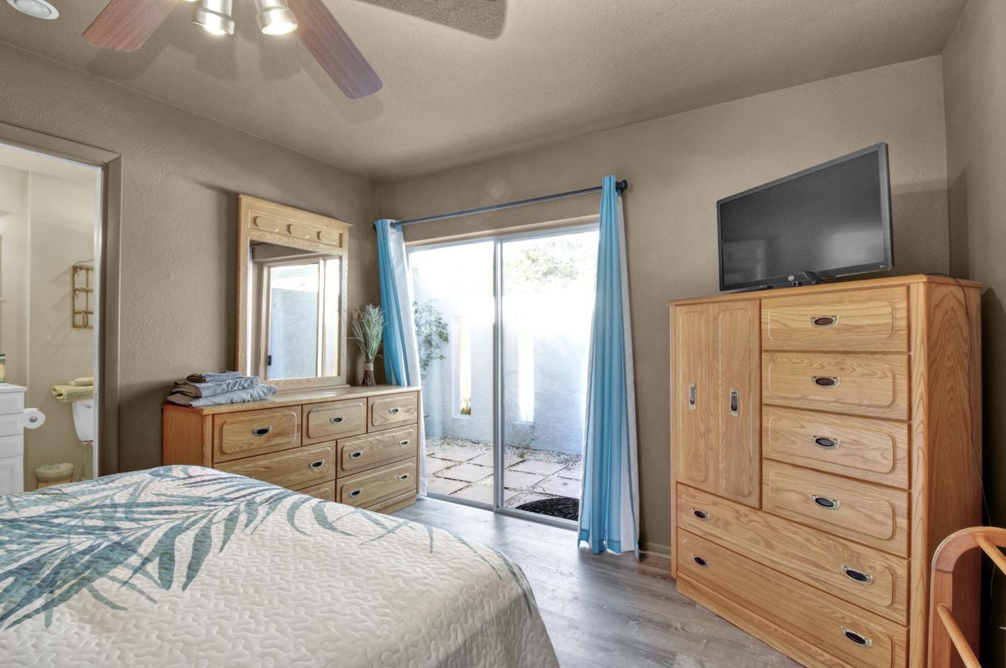 Pet Friendly Canal Front 3-bedroom Grand With Pool, Linai And Dock Port Charlotte