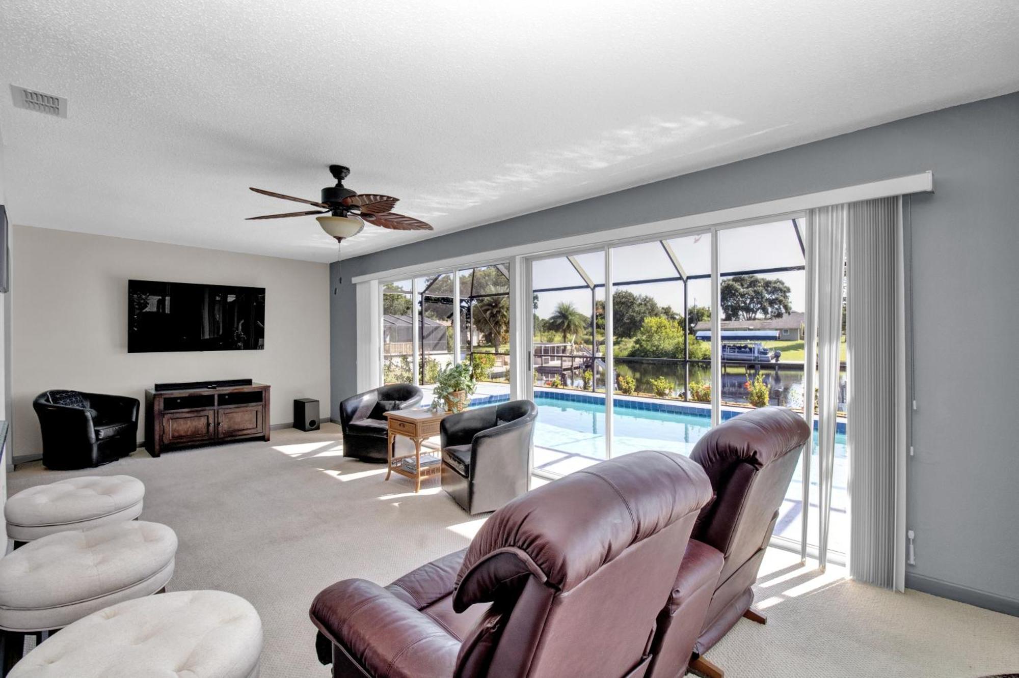 Pet Friendly Canal Front 3-bedroom Grand With Pool, Linai And Dock Villa Port Charlotte