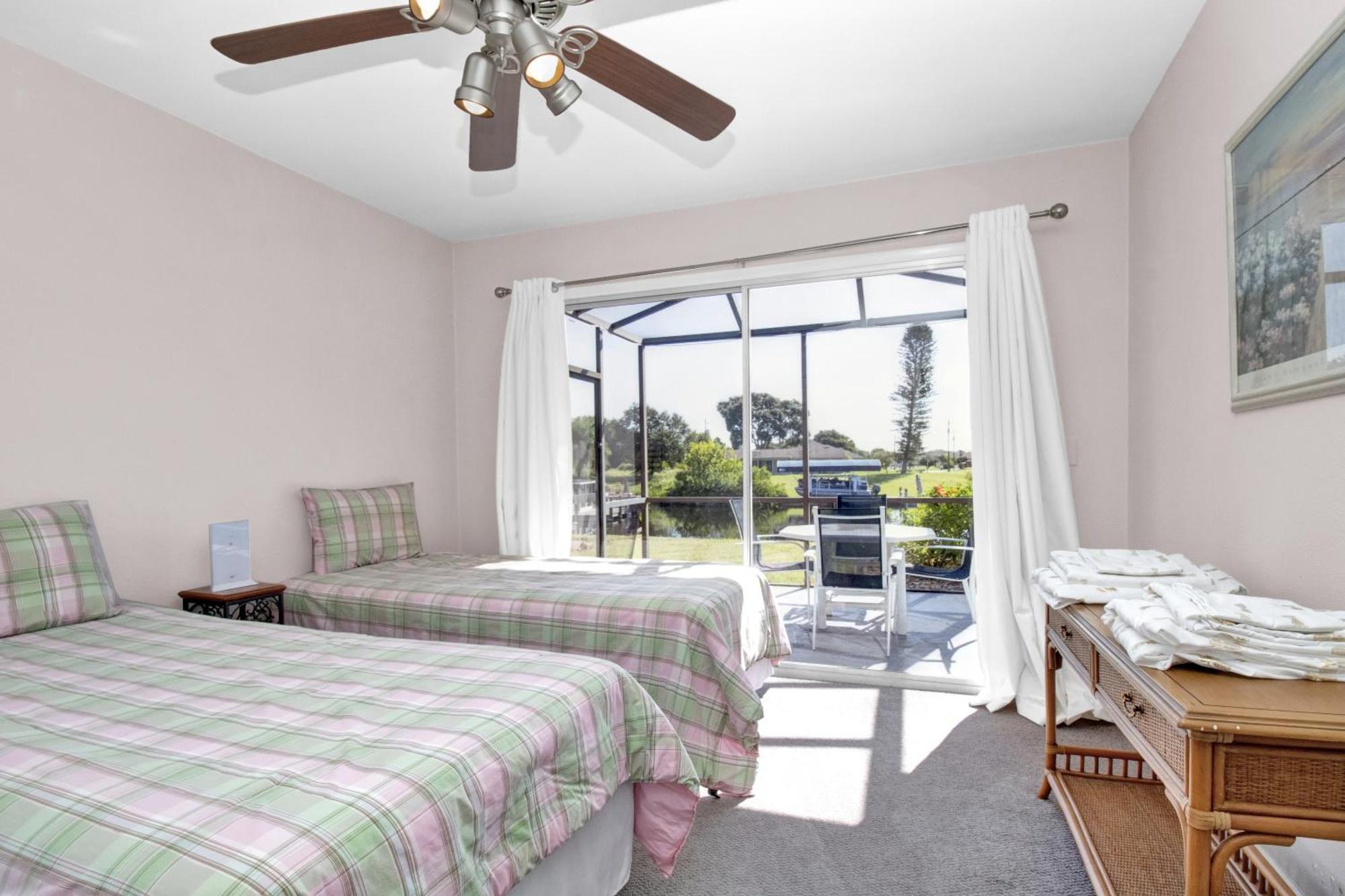 Villa Pet Friendly Canal Front 3-bedroom Grand With Pool, Linai And Dock *