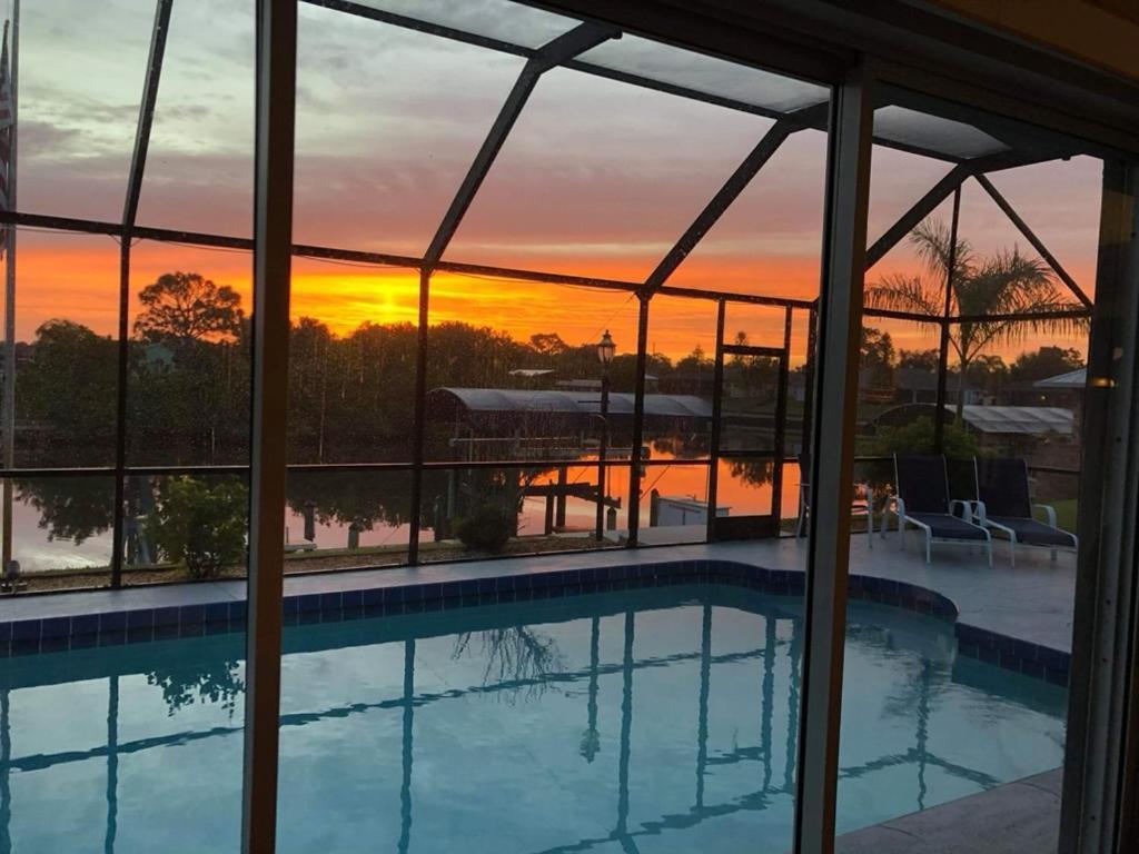 Villa Pet Friendly Canal Front 3-bedroom Grand With Pool, Linai And Dock *