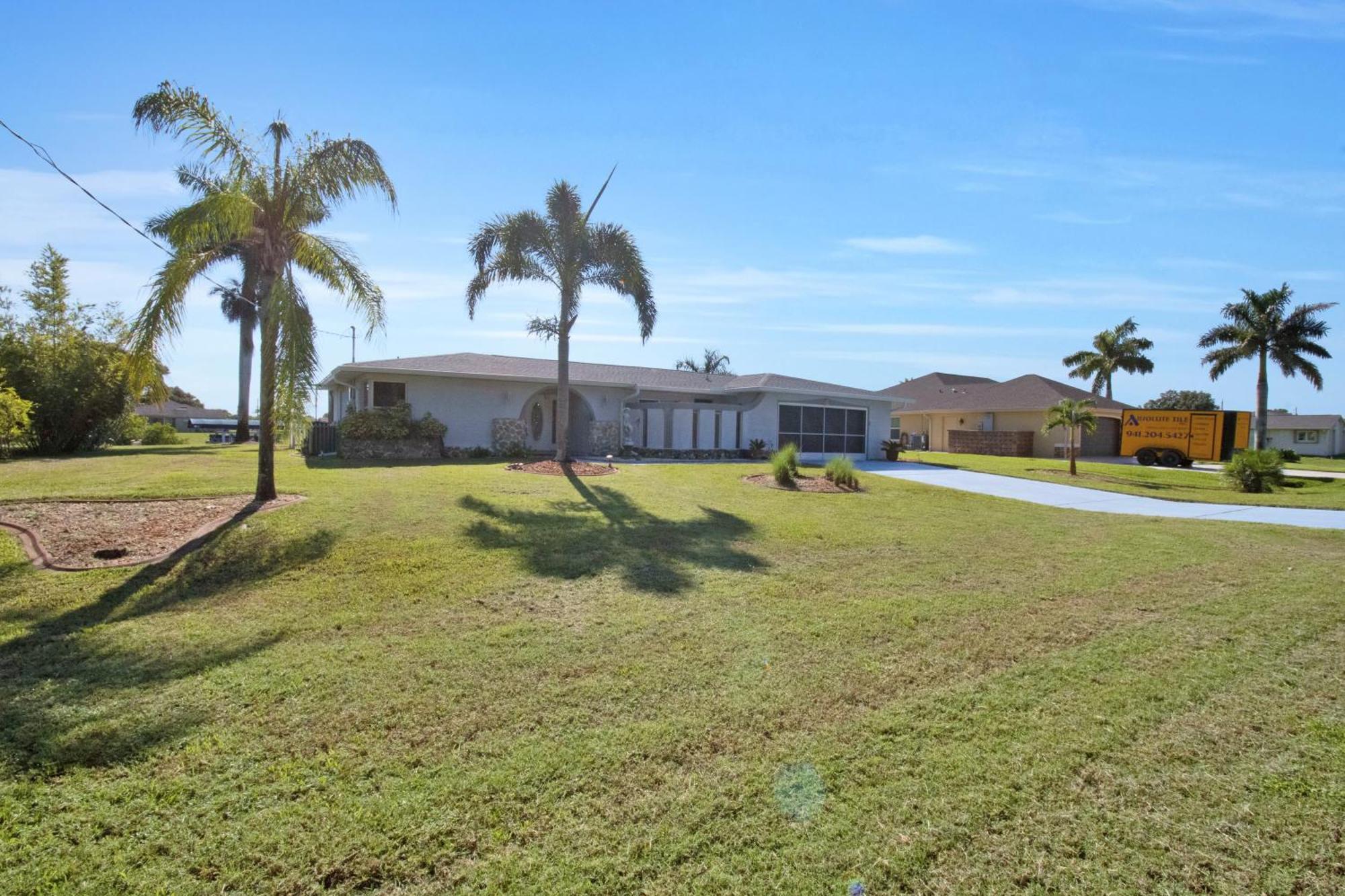 Pet Friendly Canal Front 3-bedroom Grand With Pool, Linai And Dock Villa