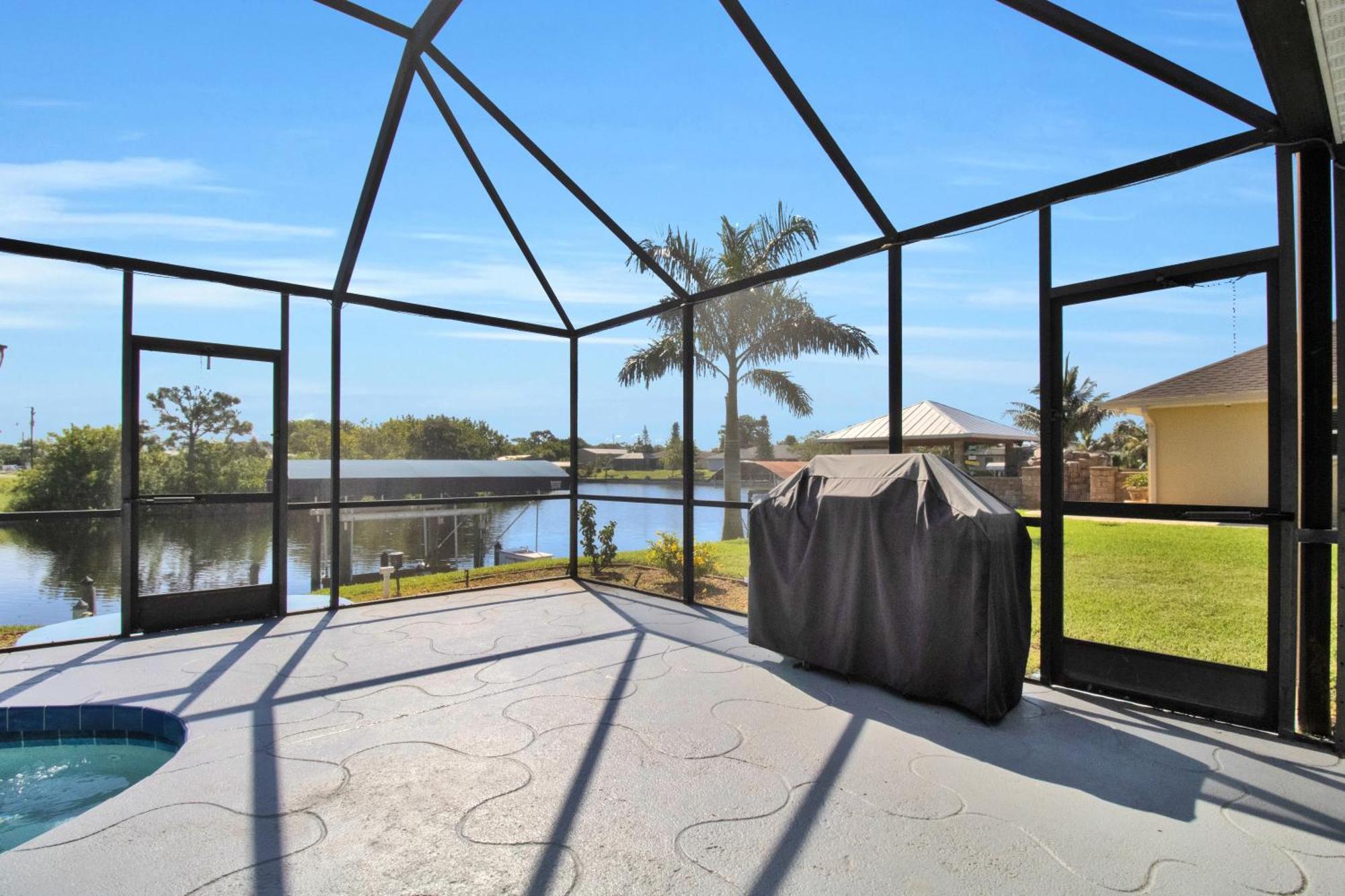 Pet Friendly Canal Front 3-bedroom Grand With Pool, Linai And Dock * Port Charlotte