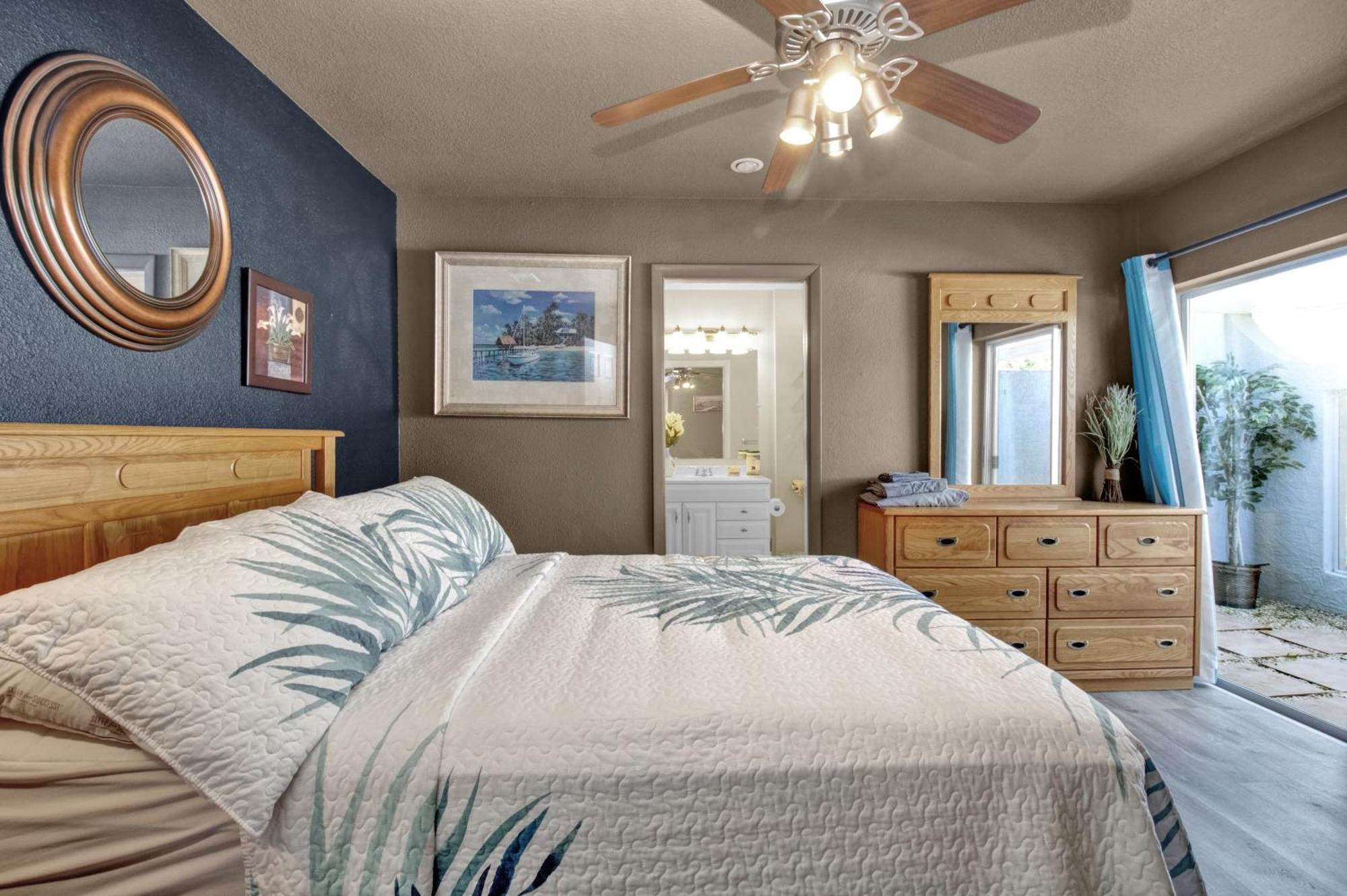 Pet Friendly Canal Front 3-bedroom Grand With Pool, Linai And Dock
