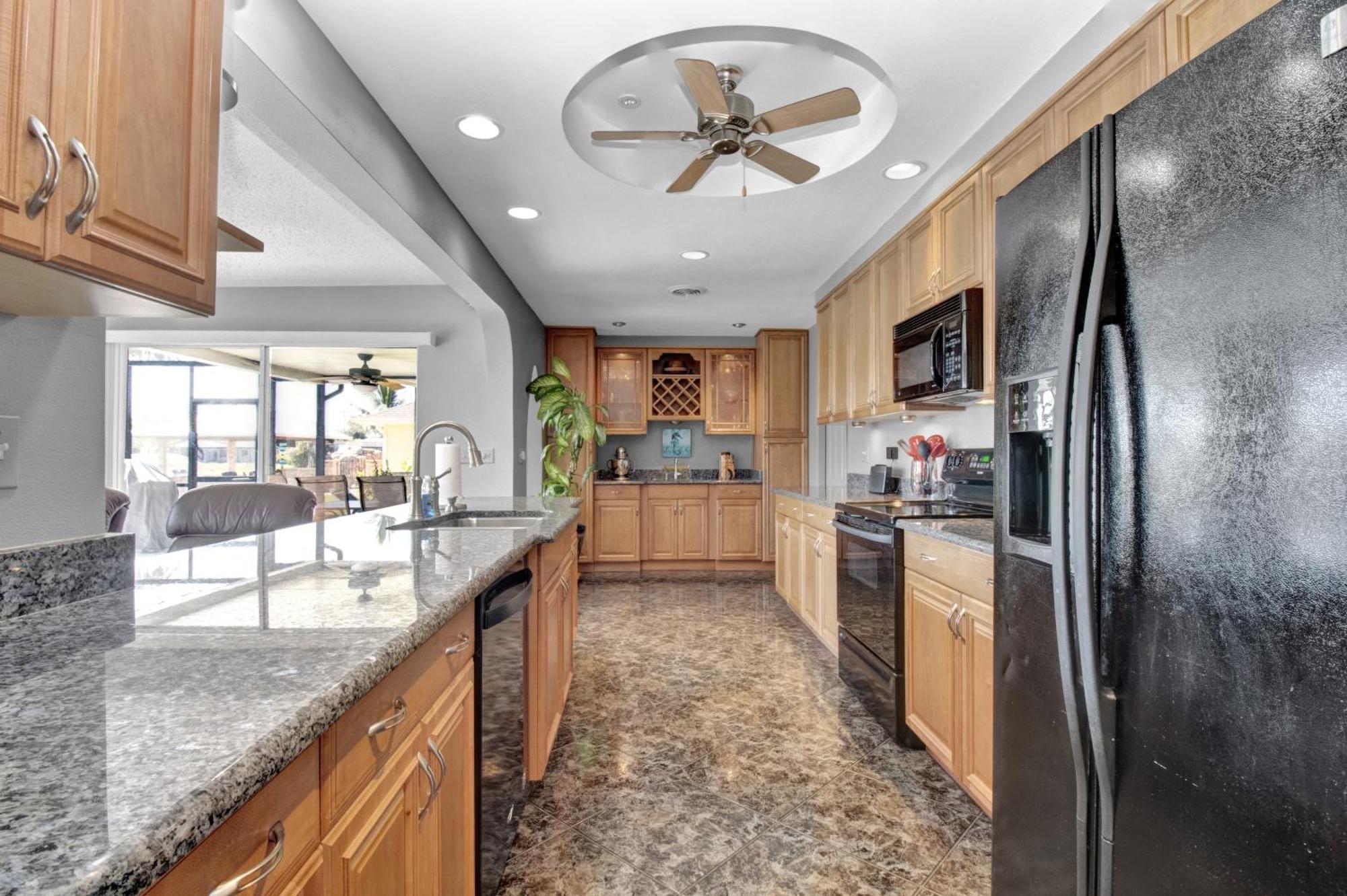 Pet Friendly Canal Front 3-bedroom Grand With Pool, Linai And Dock Port Charlotte