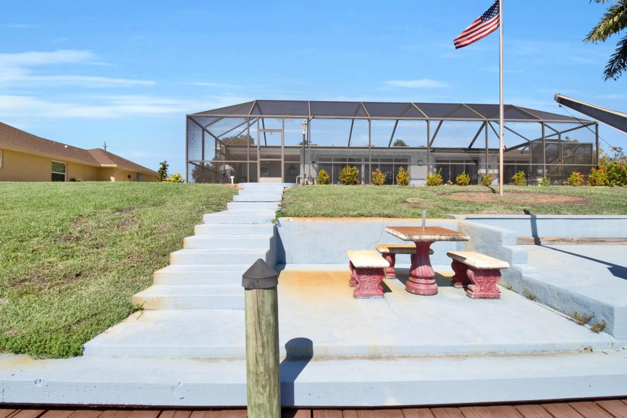 Pet Friendly Canal Front 3-bedroom Grand With Pool, Linai And Dock Villa Port Charlotte