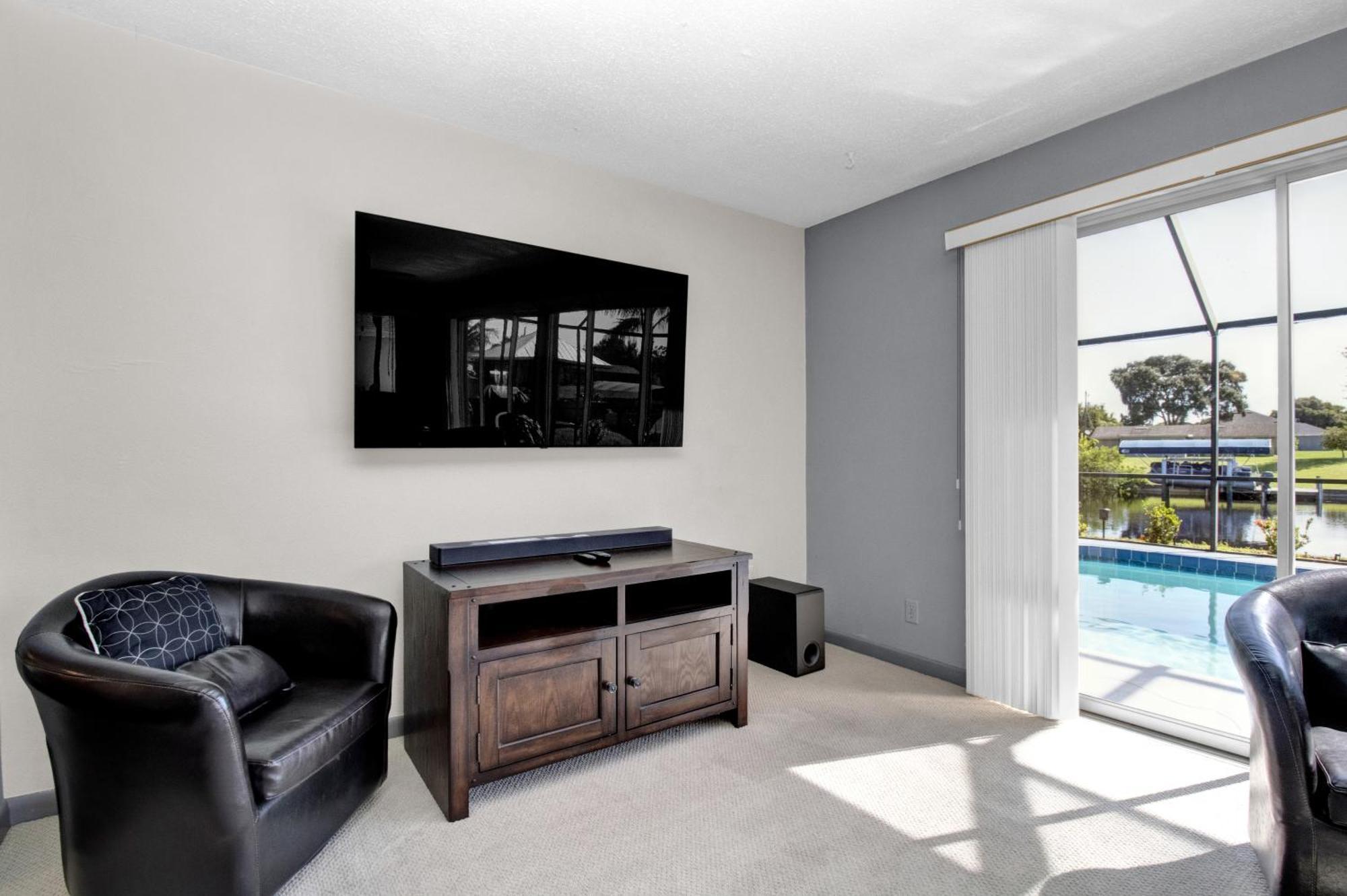Pet Friendly Canal Front 3-bedroom Grand With Pool, Linai And Dock *