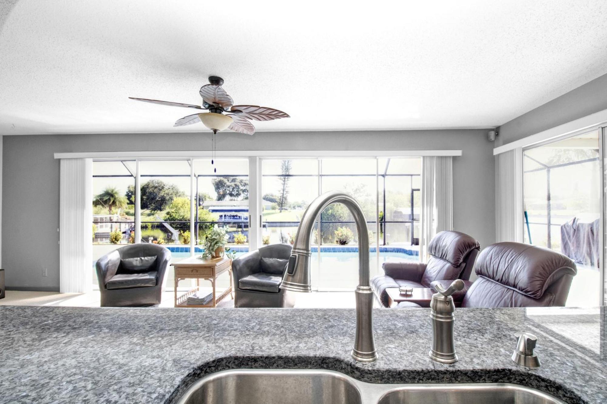 Pet Friendly Canal Front 3-bedroom Grand With Pool, Linai And Dock *
